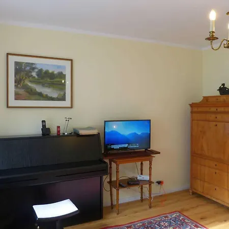 _ Uns Luett Hus Apartment *