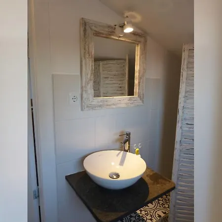 شقة _ Uns Luett Hus *